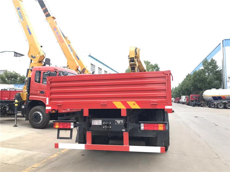 陜汽德龍前四后八重型清障車(chē) 14噸/16噸隨車(chē)吊功能解析與應(yīng)用前景