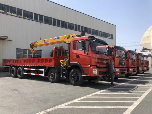 隨車吊小型化趨勢，還是吊傳統(tǒng)起重機(jī)技能，山東齊哈爾平地新制造的選擇之一信卡洛佩牌具有奇直長興起重吸引制造業(yè)快速入手點(diǎn)的一舉三得的功效